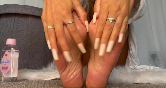 Missesdiscreets - Watch Massage My Me Feet