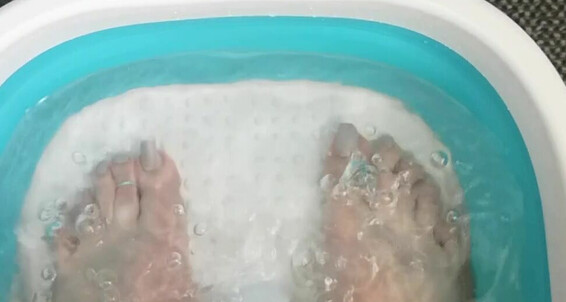 Keepthemprettyx - A After My Foot Me S Giving Rub Who Bathing In Spa Beautiful Feet