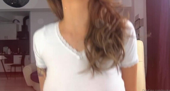 Murka, Video: Tits Bouncing Natural