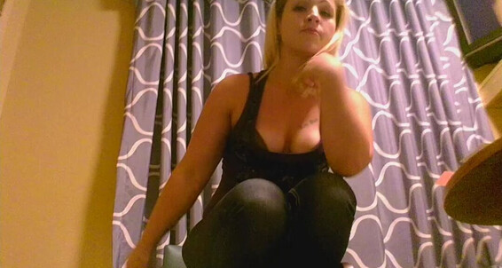 Queenchristina, Video: Facesitting Manyvids Order Custom