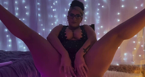 Thekarinabanks, Video: Nerdy Play Manyvids Solo