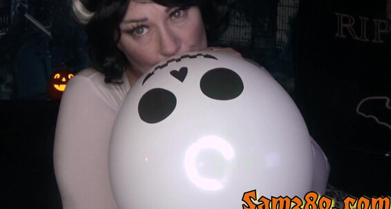 Sam38G - Halloween Samantha Bbw Balloon G Popping Sam