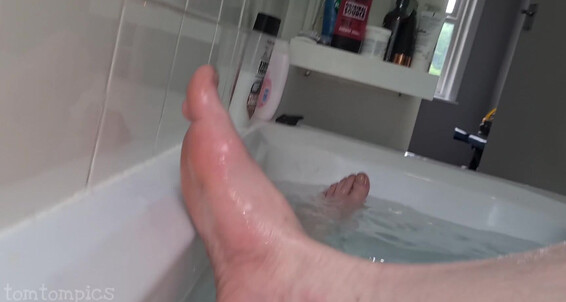 On Clean Tomtompics My Bath Fans Mainly Focusing For Getting In Then T The Feet