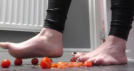 Crush Truemistressjade Barefoot Tomato