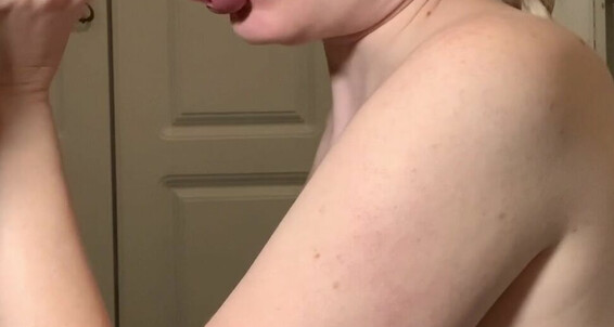 Ittybittyprettykitty, Video: Sucking Him G B Unt