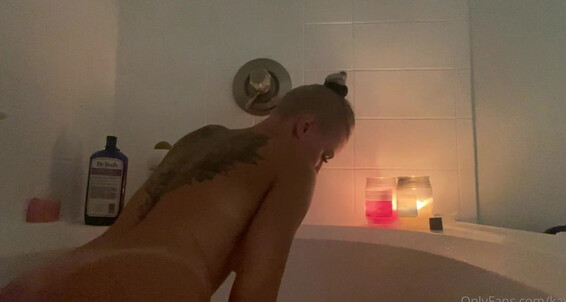 Kay0Ttie - Get Bubble And Cozy This Me Bath Kay With Candle Ttie In Wet Warm