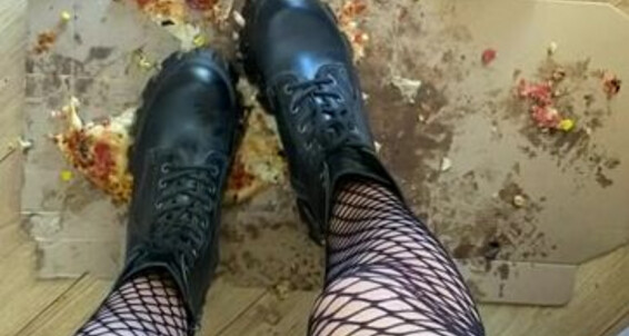 Mistressayeste - Boots Slave My Dirty Feeding With Dusty An Old