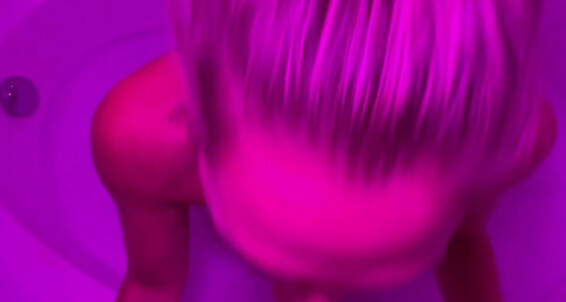 Savvysuxx, Video: Night Bath Bubble Post Alexsuxx Date