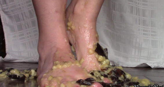 Victoriaveritas Fetish Crush And Foot Banana Sposhing