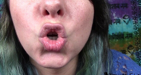 Dakotacharmsxxx, Video: Mouth Up Moving Close