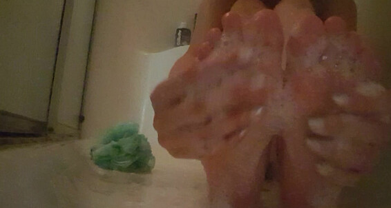 Play Frostyprincess Shower Naked In The Feet