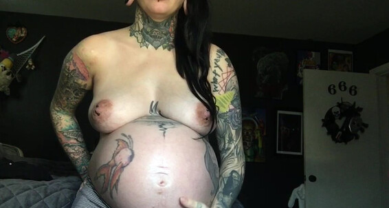 Pregnant And Rubbing Belly Contractions Tanksfeet