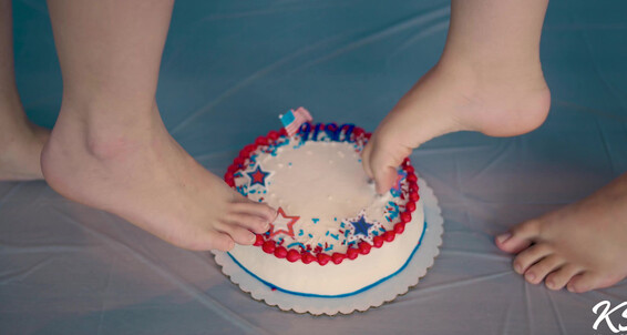 Kitten_Kiara_Cb - Kiara Food Asmr Cb Kitten Crushing Cake Feet