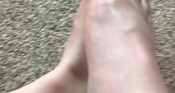 Lolaluxx - My Massaging Cute Feet