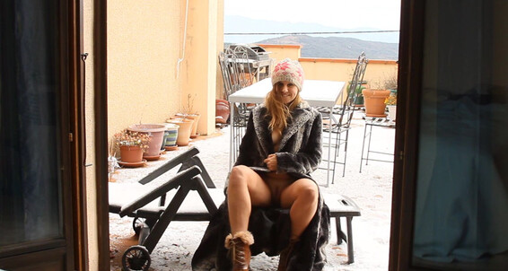 Masiedee, Video: Ball Wank Outdoor Snow