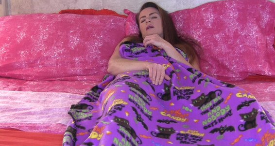 Nikkinevada, Video: Masturbation Halloween Blanket