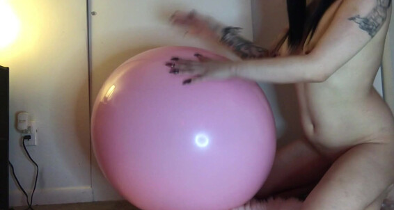 Play Phelpz Balloon Phoebe First Naked Time