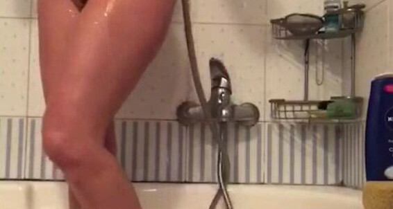 Italianporno Dildo Orgasm Before Shower