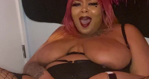 Chokahontass - Kitchen Cooking Hold Was My I Thes Roommate In The