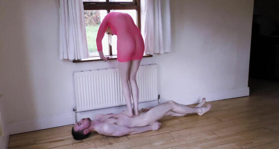 Sophieshox - On A Slave Job All It P My Over Metaphorically Going S To Walk Miztress As For