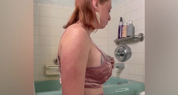 Thatgingermomo - On Tub Day Hump Scrubbin The