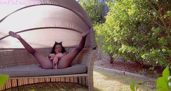 Livecleo, Video: Oscar Class Huge Squirt Outdoor Ep With Detention After