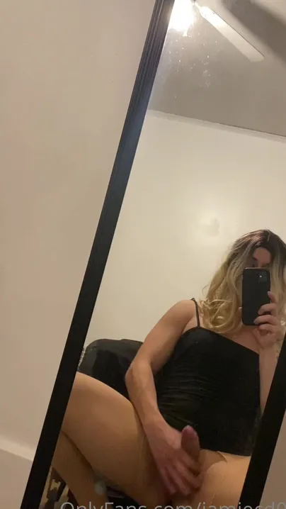 Jamiecd A Sluttly College Girl Practicing Being A Hoe In Her Dorm Room Stroking My Girl Meat Play