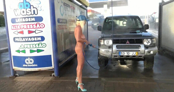 Naked-Blonde-Washed-Jeep-At-A-Public-Car-Wash Pornhub