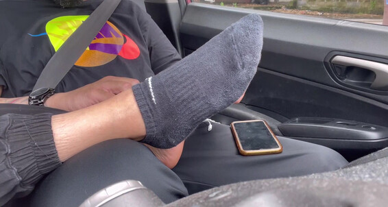 Macydivine - Thebktickler While Foot Tickle Foottickling Tickled Smoking