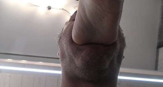 Fun Leclair Iwantclips Fetish Glamour And Foot Worship Experience First Gagging Bratty Linda Models Have