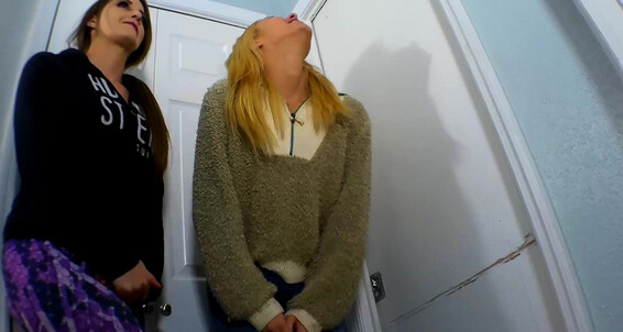 Aglaeagroup - Tub Desperate Peeing In The