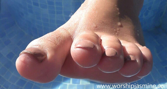 Iwantclips Jasmine Foot Pool Worship Treat