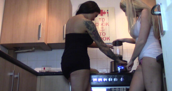 Danielle Maye Xxx, Video: Xxx Danielle Maye Blending Boots