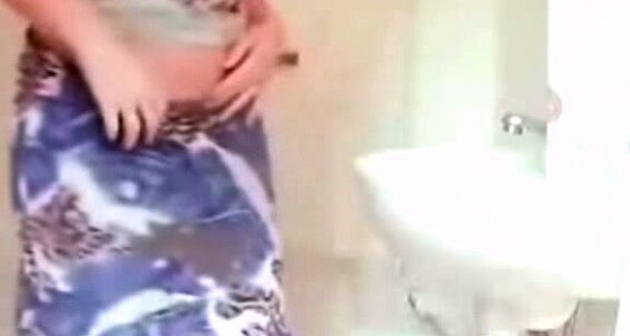Siterip Girl Masturbates Toilet_3 On The
