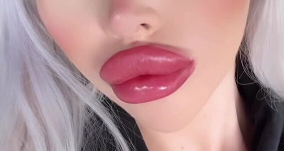 Lips Like My Dollybitch